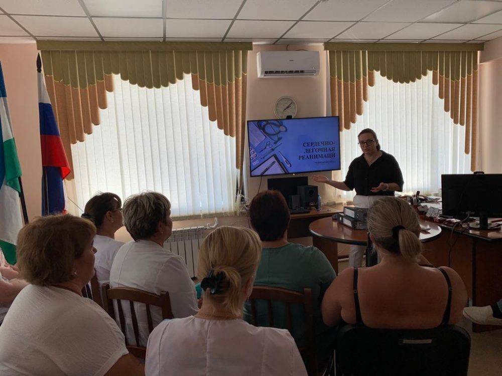 А мы продолжаем в ЦРБ цикл лекций по сердечно-легочной реанимации для всего персонала без исключения