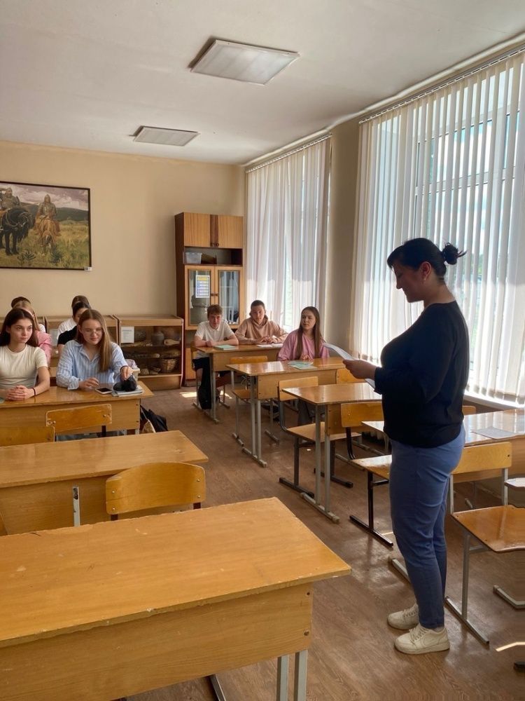 Беседа с учениками одной из школ района на тему "Профилактика дефицита йода"